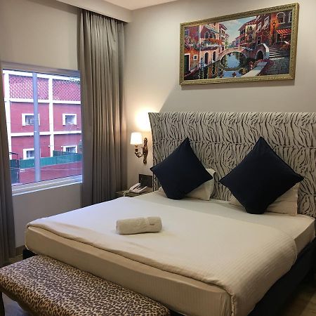 Hotel Posh Chandigarh Luaran gambar