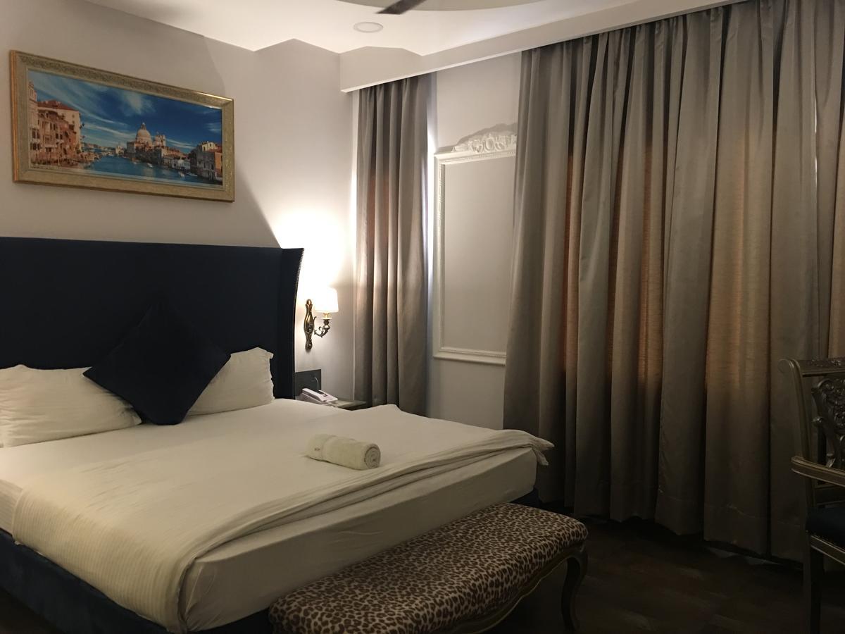 Hotel Posh Chandigarh Luaran gambar