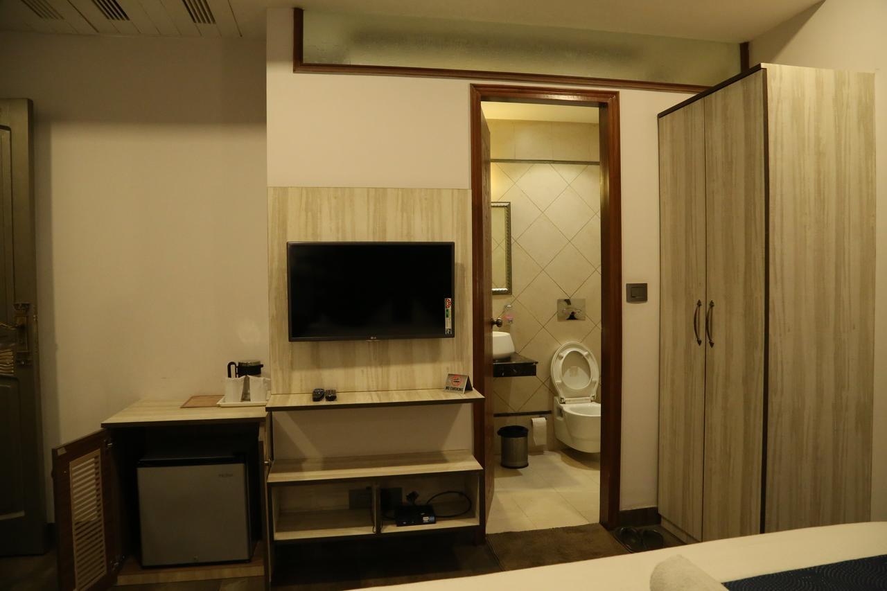 Hotel Posh Chandigarh Luaran gambar