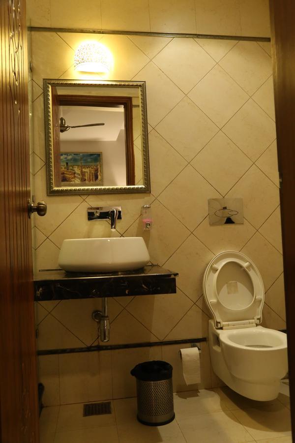 Hotel Posh Chandigarh Luaran gambar