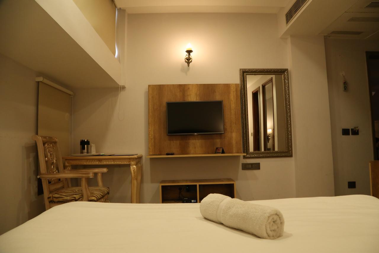 Hotel Posh Chandigarh Luaran gambar