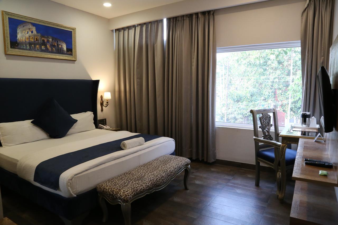 Hotel Posh Chandigarh Luaran gambar